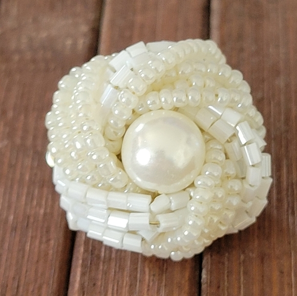 Elegant Cream Beaded Costume Earrings. - Picture 4 of 6